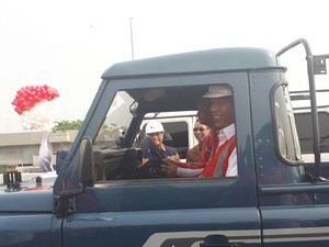 Gaya Jokowi Jajal Tol Becakayu