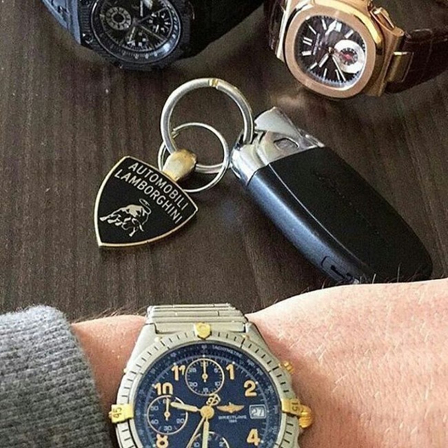  Pada salah satu postingan fotonya itu, mengoleksi jam mewah juga menjadi hal yang biasa bagi anak-anak orang kaya di Albania. Foto: Instagram