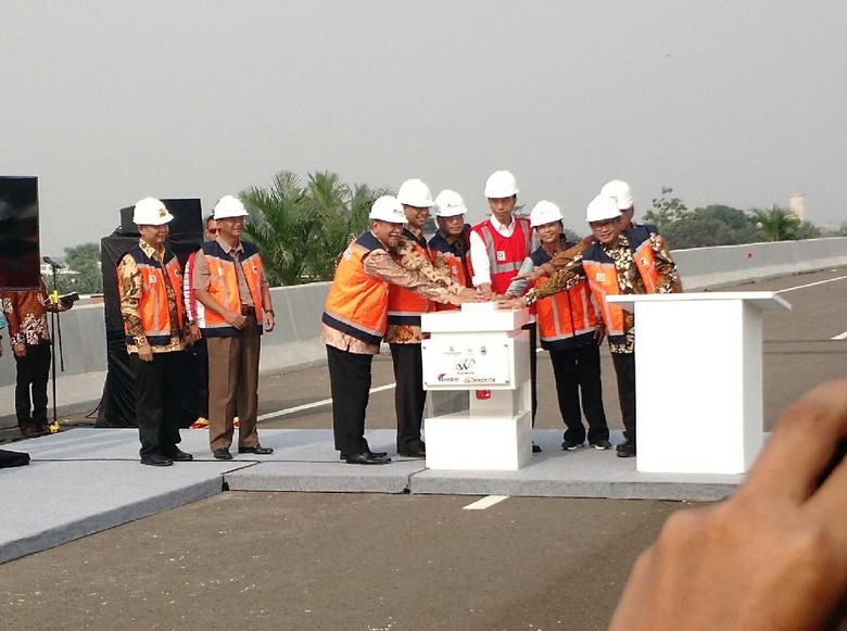 Jokowi: Bismillahhirrahmanirrahim, Saya Resmikan Jalan Tol Becakayu Jokowi: Bismillahhirrahmanirrahim, Saya Resmikan Jalan Tol Becakayu