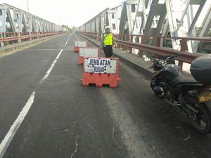 Jembatan Penghubung Lamongan-Tuban Ambles 15 Cm
