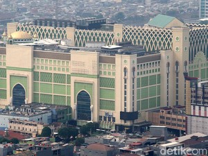 5 Fakta Pasar Tanah Abang, Ada Masjid Megah di Atasnya