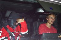 Selena Gomez dan Justin Bieber terlihat berdua di mobil.