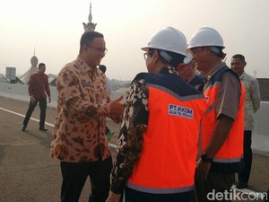 Ikut Jokowi Resmikan Tol Becakayu, Anies Ditanyai Soal Istri Kerja