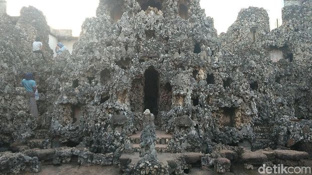 Mitos Patung Perempuan Angkuh yang Enggan Menikah Seumur Hidup