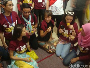 Begini Jadinya Kalau Bule-bule Belajar Meramu Jamu di Purbalingga