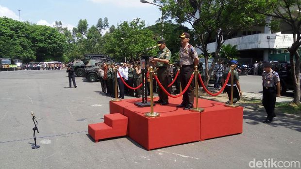 Melihat Sibuknya Persiapan TNI dan Polri Jelang Pernikahan 