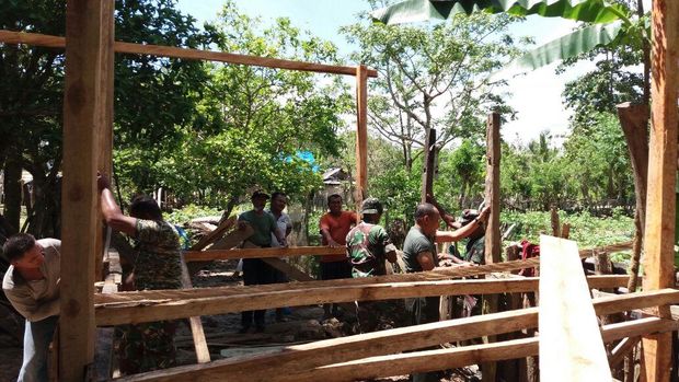 Gubuk Nenek Renta di Sulawesi Tenggara Dibedah Rumah Tentara