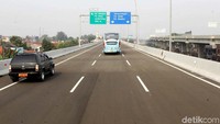 Tol ini dibangun melayang dengan lebar total jalur tol 6 meter yang terdiri dari lebar jalur, bahu luar dan bahu dalam.