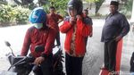 Gaya Gubernur Anies Ngantor Naik Ojek Pangkalan