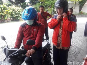 Jumat Pertama, Anies Naik Ojek Pangkalan ke Balai Kota