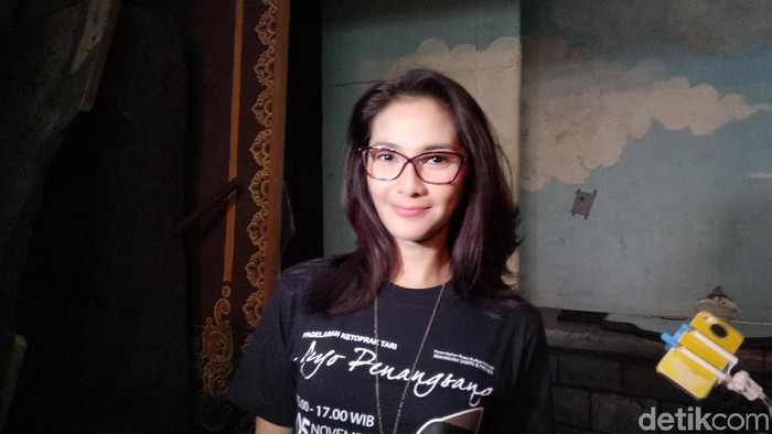 Maudy Koesnaedi Ceritakan Sensasi Syuting di Atas Panggung