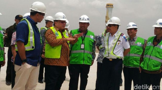 Menteri PPN/Kepala Bappenas cek proyek Bandara Kertajati
