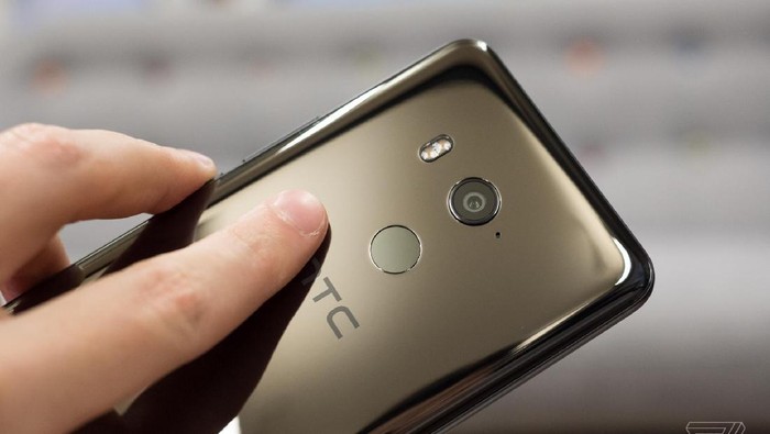 Smartphone HTC. Foto: The Verge Smartphone HTC. Foto: The Verge