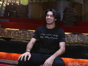 Reza Rahadian Ingin Eksis Main Teater Adaptasi Karya Sastra Indonesia