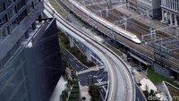 Kereta cepat Shinkansen menjadi andalan tranportasi di Jepang yang menghubungkan antar wilayah. Jarak yang jauh pun dapat ditempuh dengan sangat cepat.
