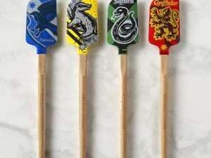 Unik! Spatula dan Celemek Bertema Harry Potter Bikin Masak Makin Asyik