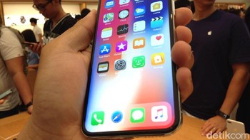 Mengusung layar penuh, Apple menanggalkan tombol home fisik. (Foto: detikINET/Agus Tri Haryanto)