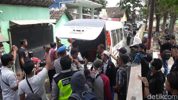 Makam Dedy, Korban Kecelakaan yang Dikubur Tanpa Izin Dibongkar