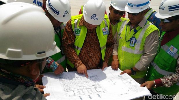 Menteri PPN/Kepala Bappenas cek proyek Bandara Kertajati