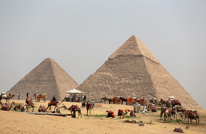FILE PHOTO: A group of camels and horses stand idle in front of the Great Pyramids awaiting tourists in Giza, Egypt on March 29, 2017. REUTERS/Mohamed Abd El Ghany/File Photo