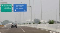 Seksi 1B dan 1C yang dioperasikan menyambungkan Cipinang Melayu dan Jakasampurna.