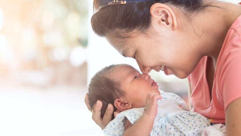 Bun, Jangan Cium Bibir Bayi yang Belum Punya Gigi Ya/ Foto: thinkstock Bun, Jangan Cium Bibir Bayi yang Belum Punya Gigi Ya/ Foto: thinkstock