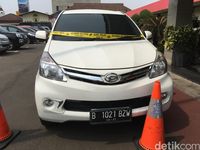 Mobil Daihatsu Xenia yang dikemudikan Untung penerobos hadangan 10 polisi saat Operasi Zebra