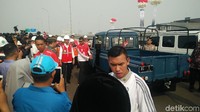 Dengan mengucap bismillahhirohmanirohim, Presiden Jokowi meresmikan pengoperasian seksi 1B dan 1C Tol Bekasi-Cawang-Kampung Melayu atau Becakayu.