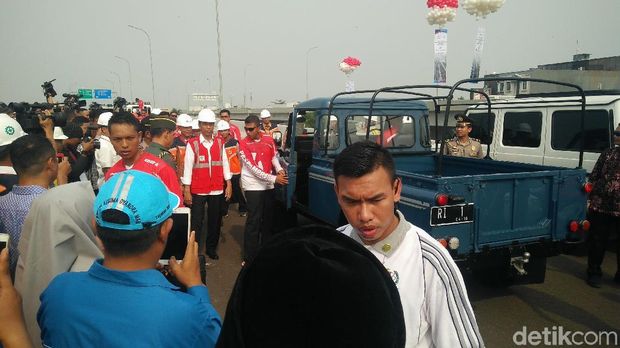 Usai Resmikan Tol Becakayu, Jokowi Naik Land Rover Defender County