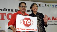 Menteri Pemberdayaan Perempuan dan Perlindungan Anak Yohana Yembise dan Deputi Menteri PPPA Bidang Tumbuh Kembang Anak Lenny N Rosalin hadir dalam peluncuran Gerakan Bersama Stop Perkawinan Anak. Pool/Kementerian PPPA.