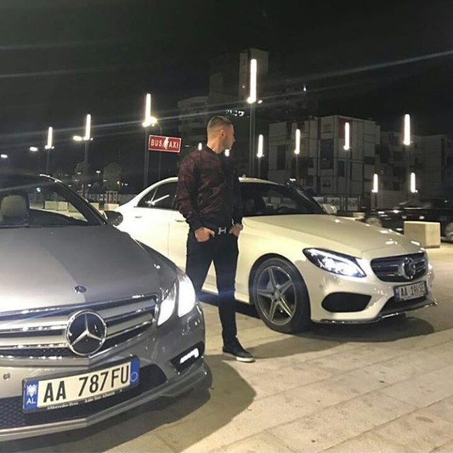 Dilihat dari Instagram Rich Kids of Albania, anak-anak orang kaya di negara bagian Eropa Tenggara ini kerap kali memamerkan kehidupannya bersama dengan mobil-mobil mewah. Foto: Instagram