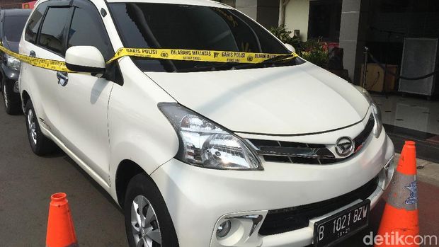Mobil yang dikendarai Untung.