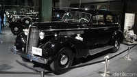 Yang unik adalah ada replika mobil Buick tahun 1973 bertenaga arang. Di Jepang, ketika bensin langka selama dan setelah Perang Dunia II, banyak mobil dikonversi sehingga menjadi kendaraan bertenaga bahan bakar pengganti. Kendaraan itu menggunakan kayu atau arang sebagai bahan bakarnya. Foto: Rangga Rahardiansyah