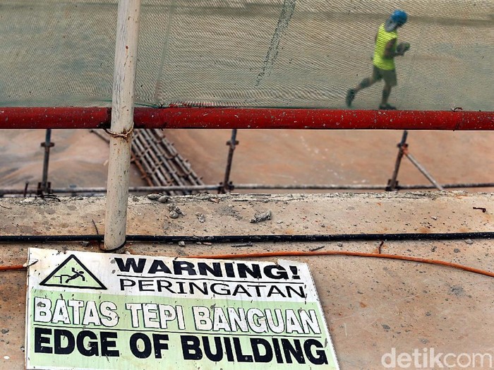 Pengerjaan Velodrome Rawamangun untuk Asian Games 2018 terus dikebut, Jumat (3/11/2017). PT Wijaya Karya Bangunan Gedung menyatakan hingga akhir Oktober 2017, pembangunan konstruksi telah mencapai 68%.