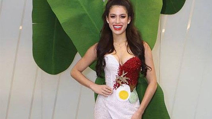 Miss Universe Malaysia Kenakan Gaun Nasi Lemak, Ada Telur 