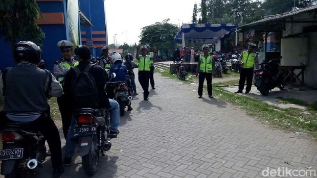 Polisi melakukan Operasi Zebra