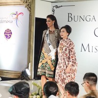 Tubuh seksi Bunga juga akan dibalut busana dari Irwan Tirta Private Collection. Dewaraja, begitu busana tersebut dinamai. Foto: Foto: Daniel Ngantung/Wolipop