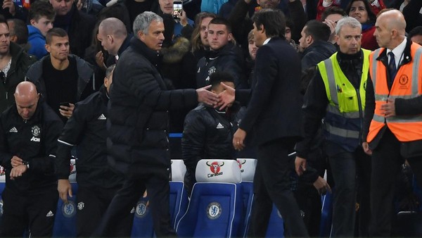 Conte Tuntut Respek dari Mourinho Conte Tuntut Respek dari Mourinho
