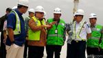 Pakai Rompi Hijau, Kepala Bappenas Cek Proyek Bandara Kertajati