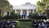 Jika kita ingin mempertahankan semua kemajuan ini, ekonomi kita memerlukan kebijakan moneter yang sehat dan pengawasan. Kami membutuhkan kepemimpinan yang kuat dan mantap di A.S. Federal Reserve. Dia akan memberikan hal itu, tutur Trump. Carlos Barria/Reuters.