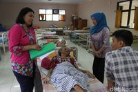 Nenek Marsiyatim sudah selama 2 tahun ke belakang dirawat di Panti Sosial Tresna Werdha Budi Mulia 3, Margaguna, Jaksel