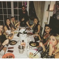 Tak hanya pergi liburan, anak-anak kaya di Albania juga menghabiskan waktu bersantainya untuk melakukan pesta mewah dan bersenang-senang menikmati malam yang indah. Foto: Instagram