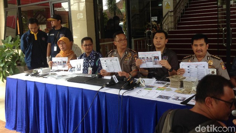 Selain Sebar Konten Porno Gay, TG Juga Hina Jokowi di Medsos Selain Sebar Konten Porno Gay, TG Juga Hina Jokowi di Medsos