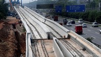 Proyek kereta ringan Light Rail Transit (LRT) rute Jakarta-Bogor-Depok-Bekasi (Jabodebek) terus dikerjakan. Masalah pendanaan proyek tersebut pun masih terus dicari jalan keluarnya.