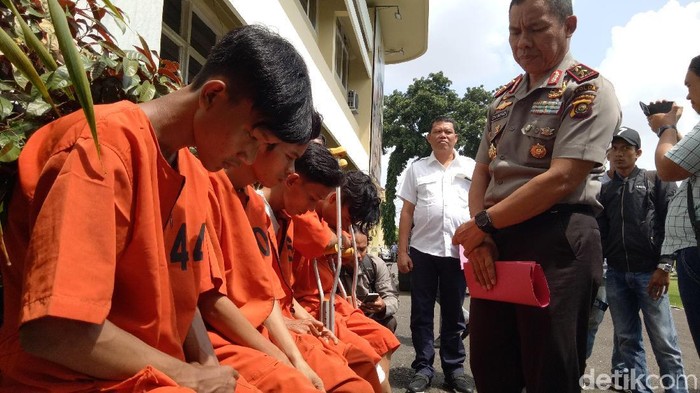Polisi Tangkap 4 Perampok Sopir Taksi Online di Palembang