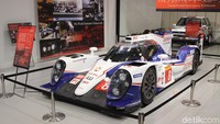 Di lantai ini terdapat mobil-mobil balap legendaris Toyota. Foto: Rangga Rahardiansyah