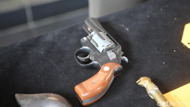 Dalam mejalankan aksinya, pelaku membawa airsoft gun