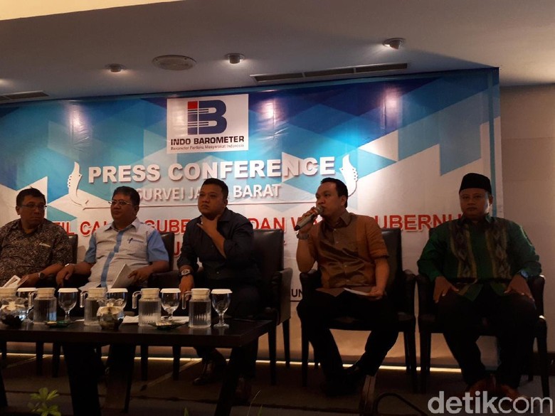 Indo Barometer: Pilgub Jabar Diramaikan 3 atau 4 Pasangan Indo Barometer: Pilgub Jabar Diramaikan 3 atau 4 Pasangan