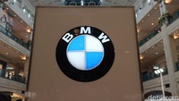 Untuk mendekatkan diri dengan konsumen, BMW Group Indonesia memamerkan produk-produk terbaru andalannya dalam sebuah BMW Exhibition di Plaza Senayan tanggal 3-5 November 2017.  Foto: Dina Rayanti