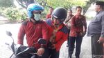 Gaya Gubernur Anies Ngantor Naik Ojek Pangkalan